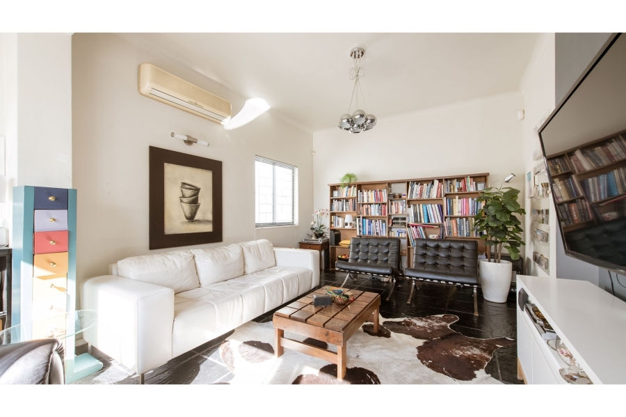 5 Bedroom Property for Sale in Green Point Western Cape